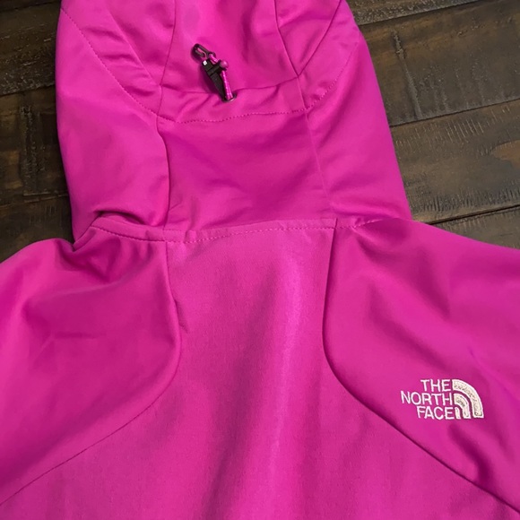 The North Face Women’s Wind Stopper Soft Shell Jacket - Picture 10 of 13